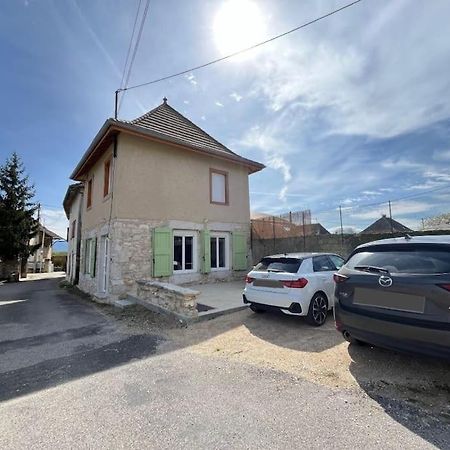 La Maison L'Oiseau Bleu Saint-Victor-de-Morestel Eksteriør billede